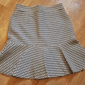 Banana Republic Size 2 Skirt Link Design Blk/Wht